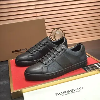 Burberry أحذية رياضية نمط حياة سوداء منخفضة القمة بمواد مختلطة