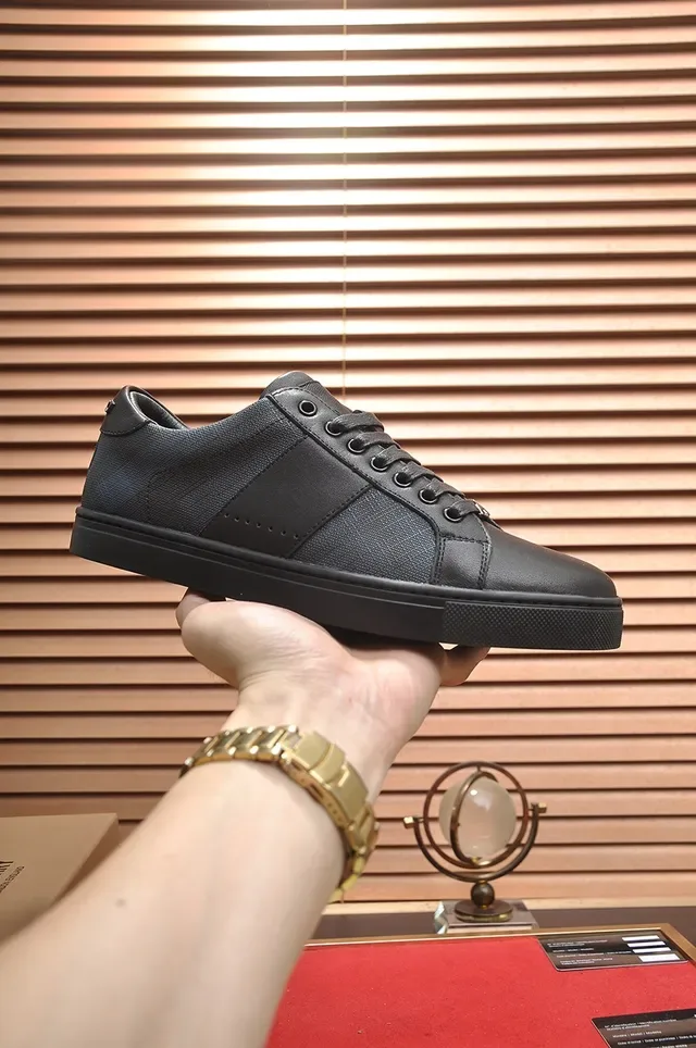 Burberry Chaussures Lifestyle Noires à tige basse en matériau mixte 4