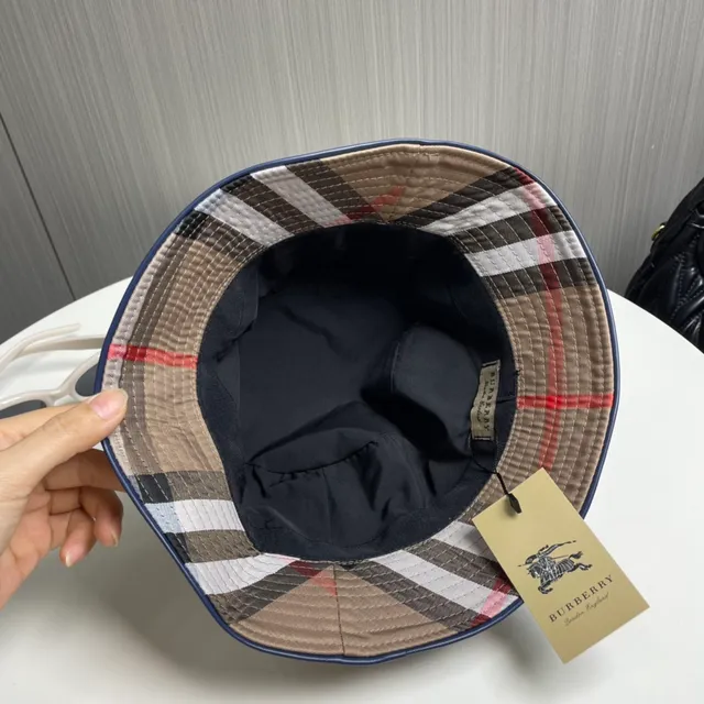 Burberry نمط مربعات بيج قبعة دلو 5