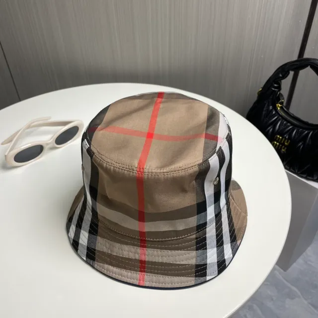 Burberry نمط مربعات بيج قبعة دلو 6