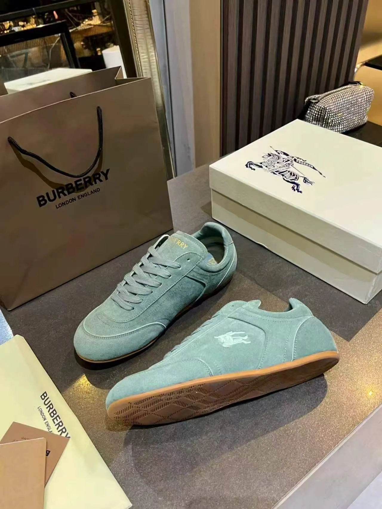 Burberry গ্রিন বেইজ স্যুড উপর লো-টপ সিলুয়েট লাইফস্টাইল স্নিকার্স 3