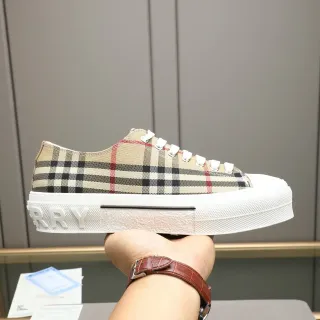 Burberry House Check أحذية رياضية بمنصة أسلوب حياة