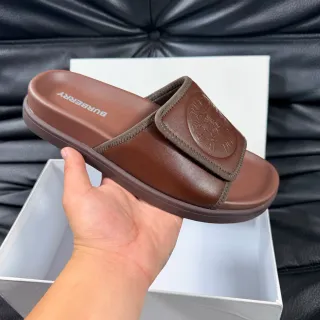 Burberry Knight Pantoufles Marron à Bordure de Cuir Glissantes
