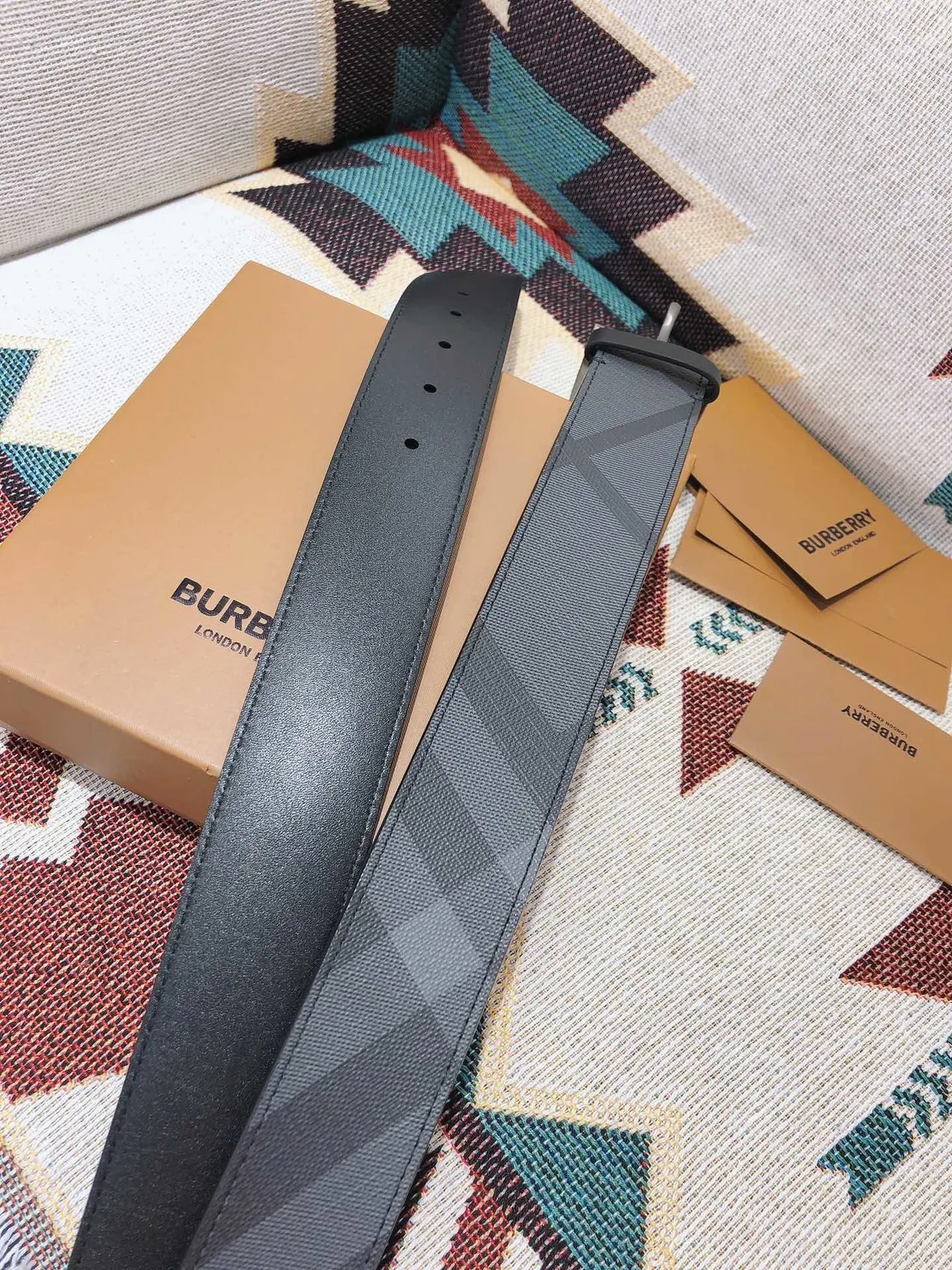 Burberry Knight ceinture en cuir à carreaux gris 3