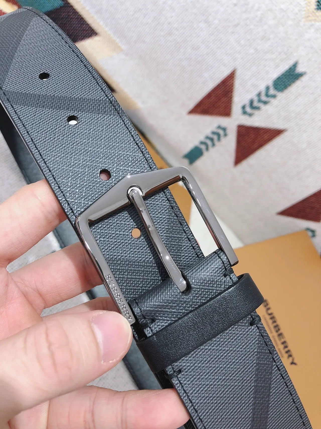 Burberry Knight ceinture en cuir à carreaux gris 7