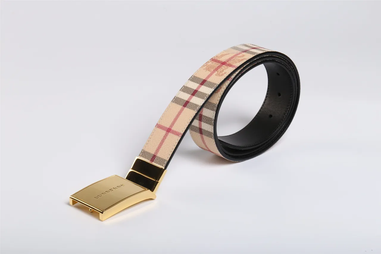 Burberry Knight House Check Cinturón de cuero beige 4