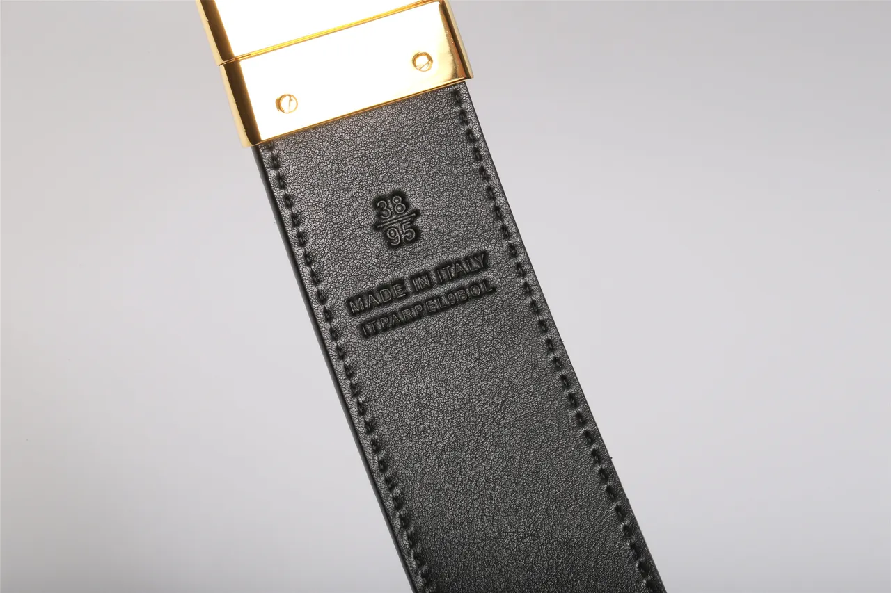 Burberry Knight House Check Cinturón de cuero beige 5