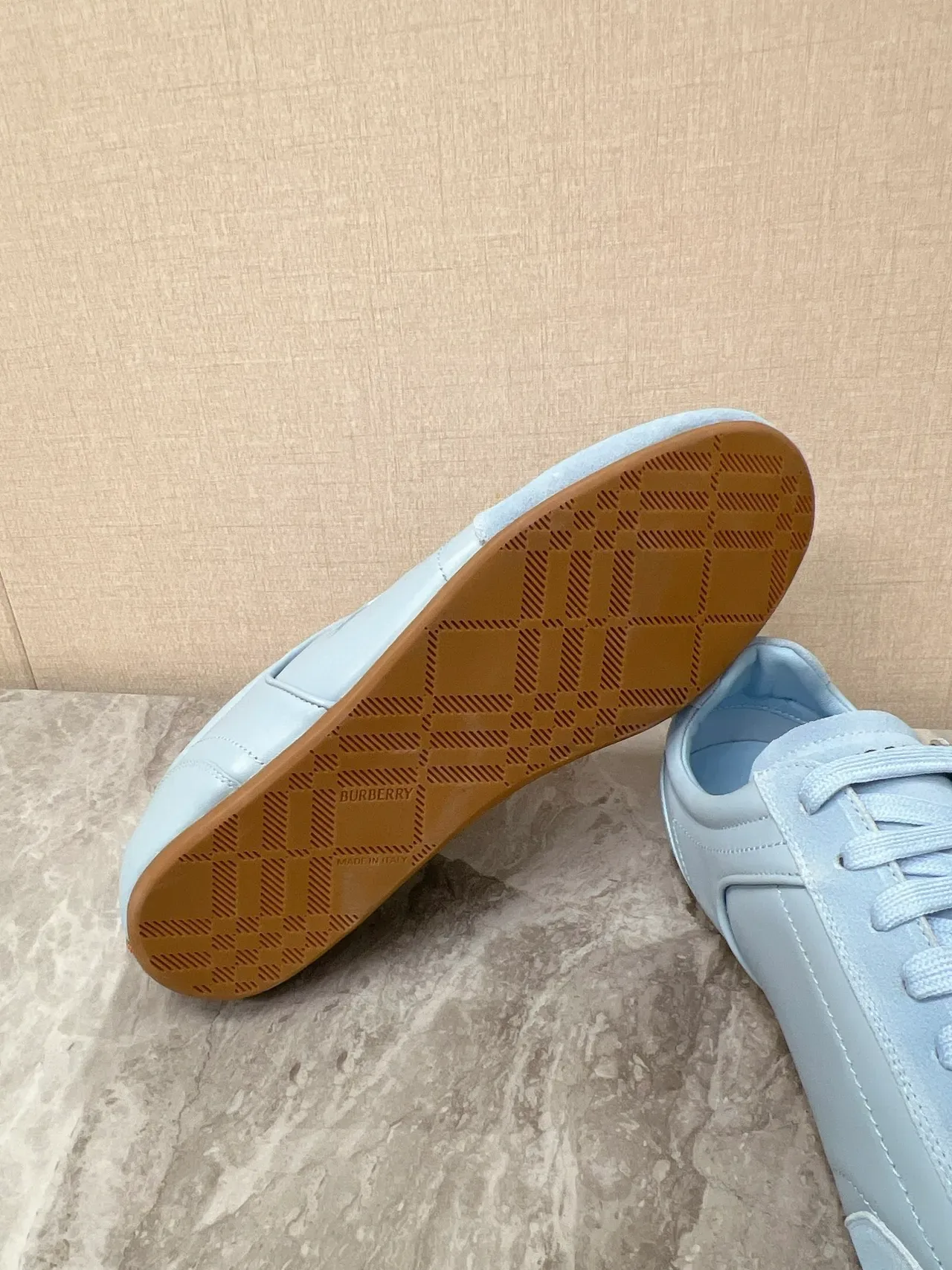 Burberry Knight হালকা নীল সুয়েড-লেদার লাইফস্টাইল স্নিকার 2