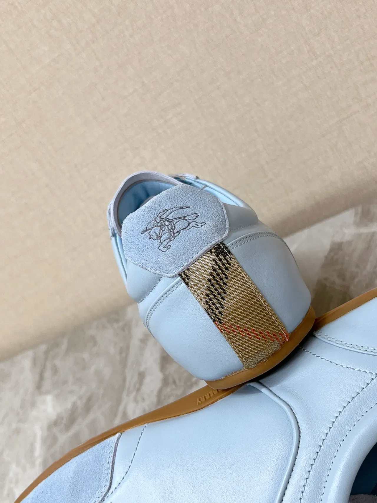 Burberry Knight হালকা নীল সুয়েড-লেদার লাইফস্টাইল স্নিকার 3