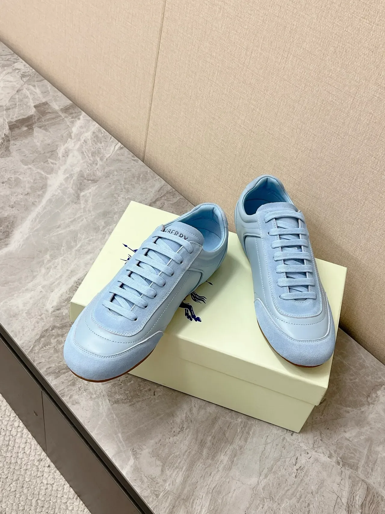 Burberry Knight হালকা নীল সুয়েড-লেদার লাইফস্টাইল স্নিকার 5