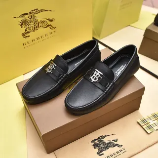 Burberry Knight Loafer حذاء لوفر أسود جلدي slip-on