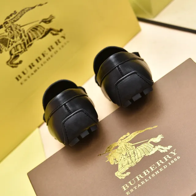 Burberry Knight Loafer Mocassins en Cuir Noir Slip-On 2