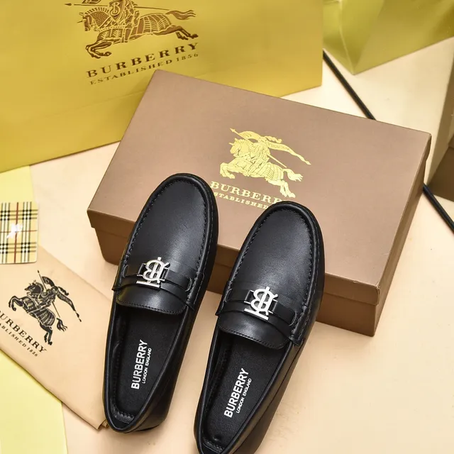 Burberry Knight Loafer Mocassins en Cuir Noir Slip-On 3