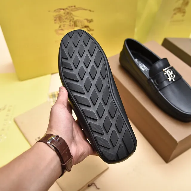 Burberry Knight Loafer Mocassins en Cuir Noir Slip-On 4