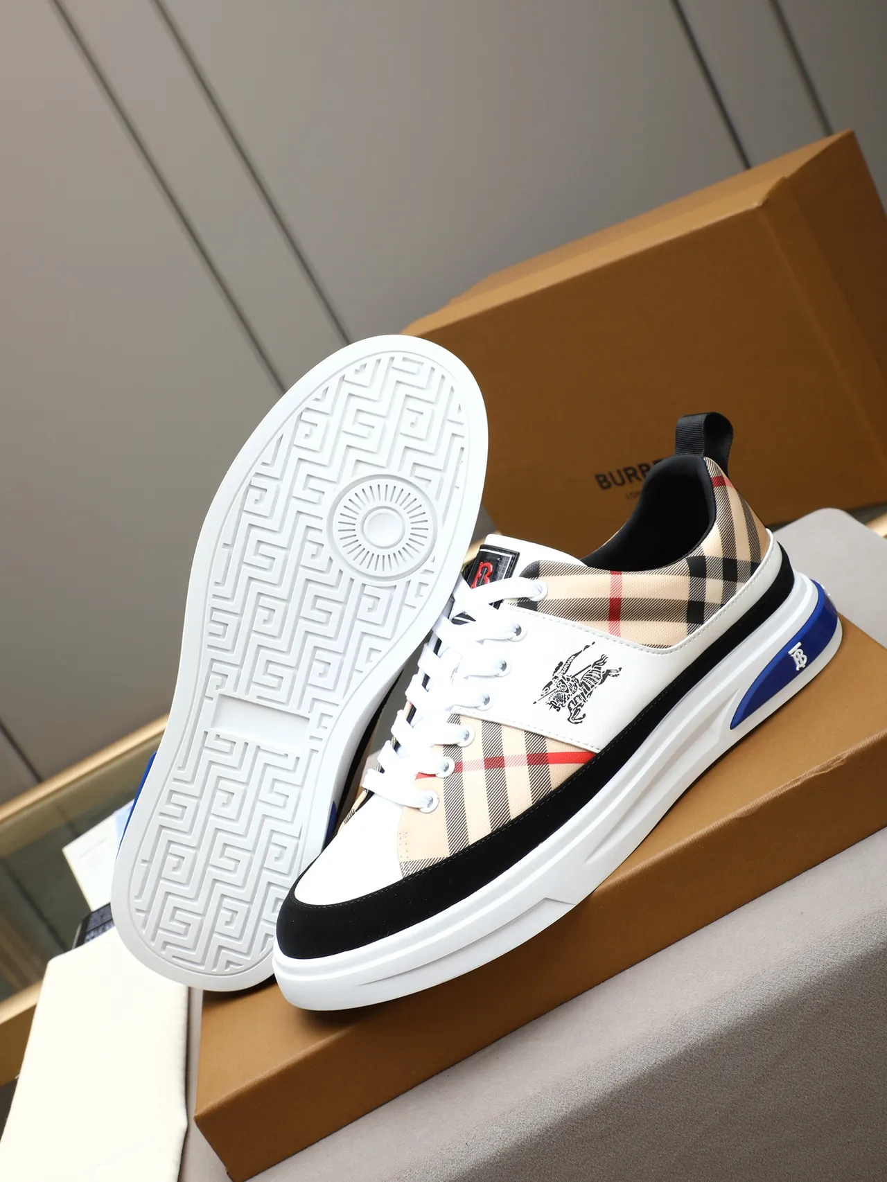 Burberry Knight Low باترون الشيك حذاء لايف ستايل 2