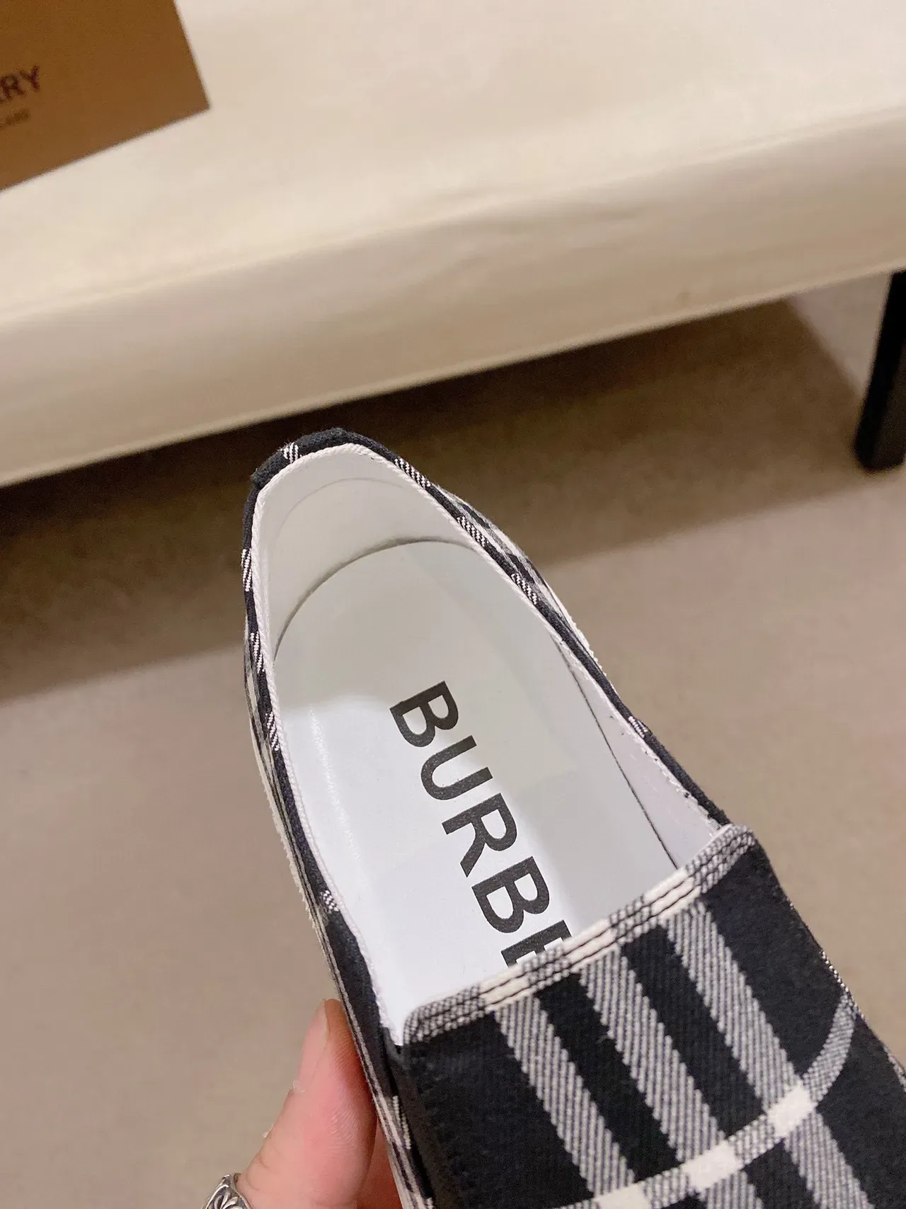 Burberry Knight Navy e Casa Branca Check slip-on lifestyle sneakers 4