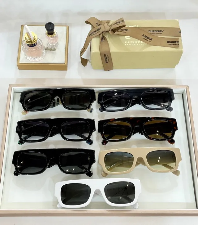 Burberry Knight Acetato Tortoiseshell Gold-B Logo Gafas de Sol 3
