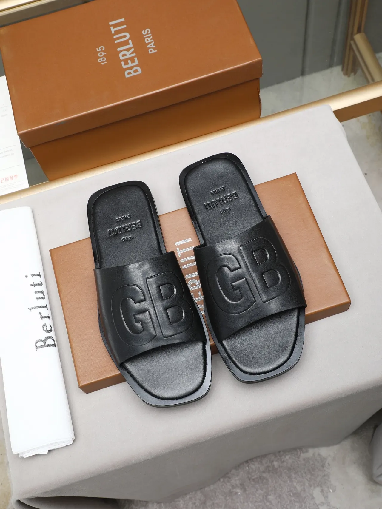 Burberry Logo Slide काला भूरा नीला ग्रेडिएंट स्लिपर्स 2