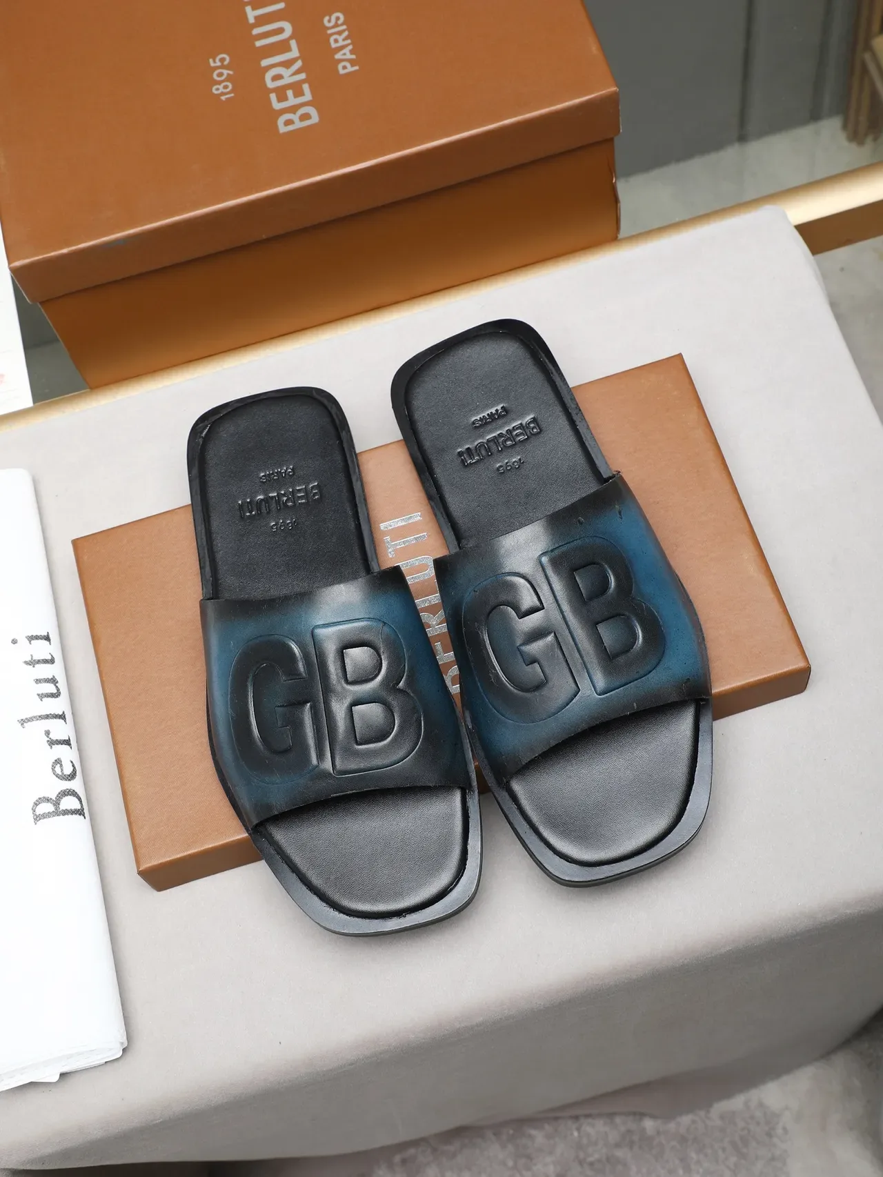 Burberry Logo Slide काला भूरा नीला ग्रेडिएंट स्लिपर्स 3