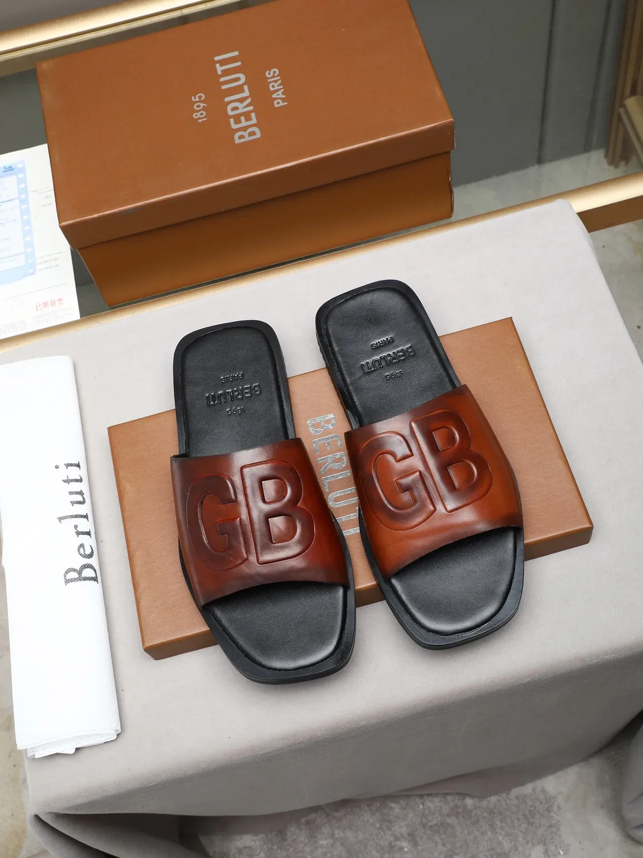 Burberry Logo Slide काला भूरा नीला ग्रेडिएंट स्लिपर्स 4