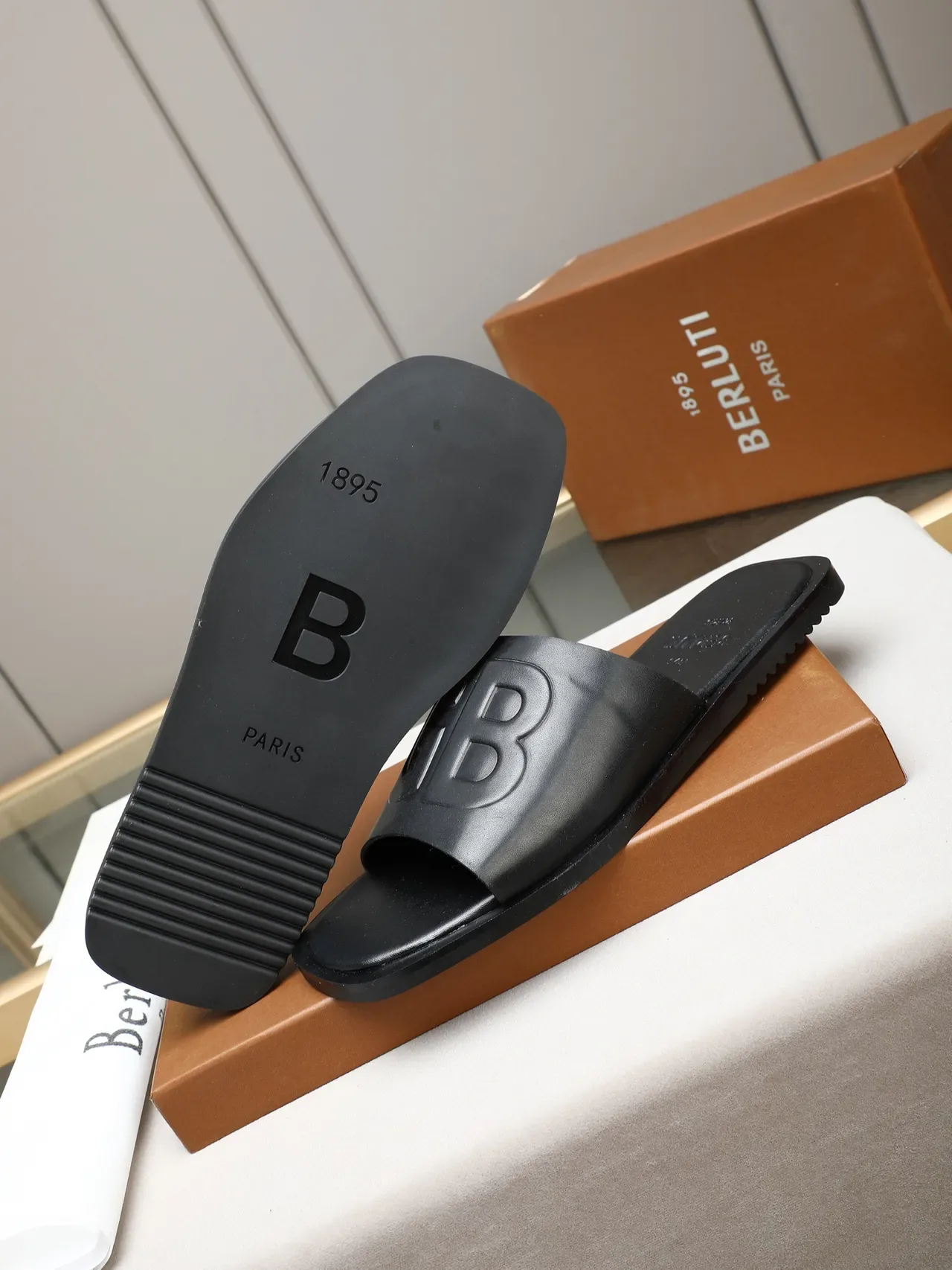 Burberry Logo Slide काला भूरा नीला ग्रेडिएंट स्लिपर्स 5