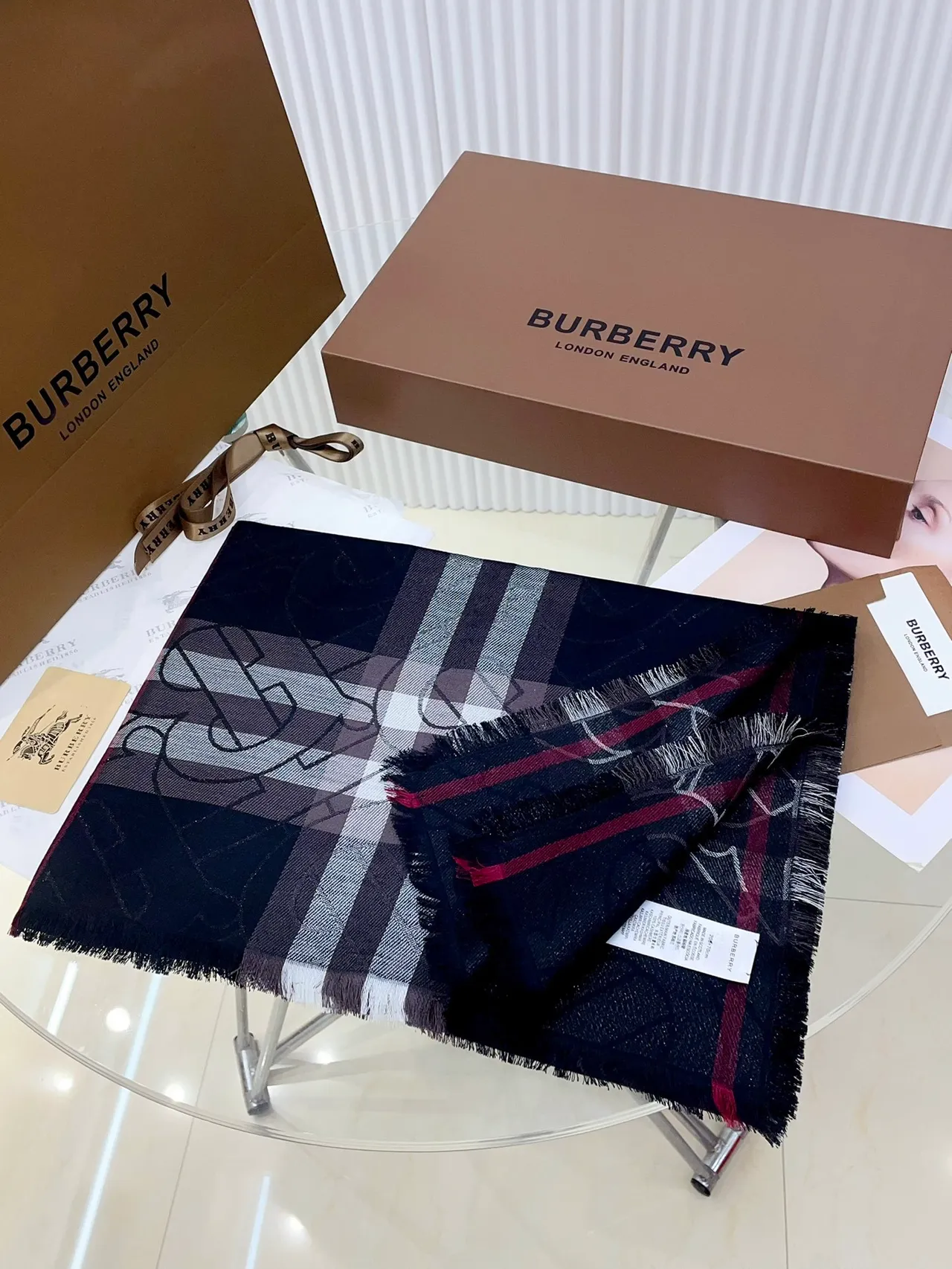 Burberry 印花格纹围巾 海军蓝白色 叠穿 流苏边 羊绒围巾 5