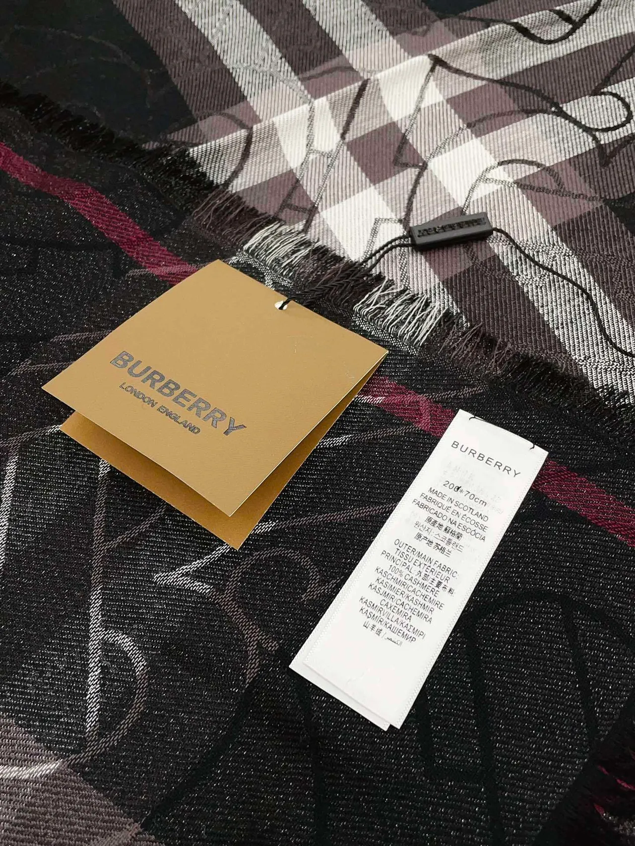 Burberry 印花格纹围巾 海军蓝白色 叠穿 流苏边 羊绒围巾 7