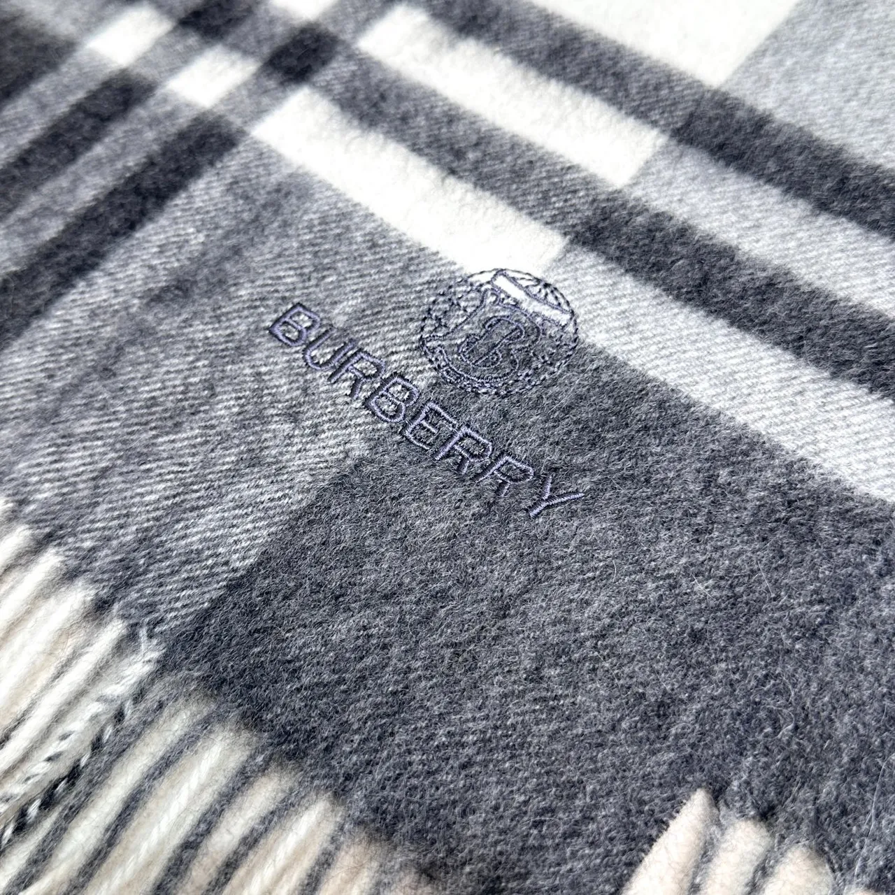 Burberry Nova Check Black White Gray Cashmere 围巾 4