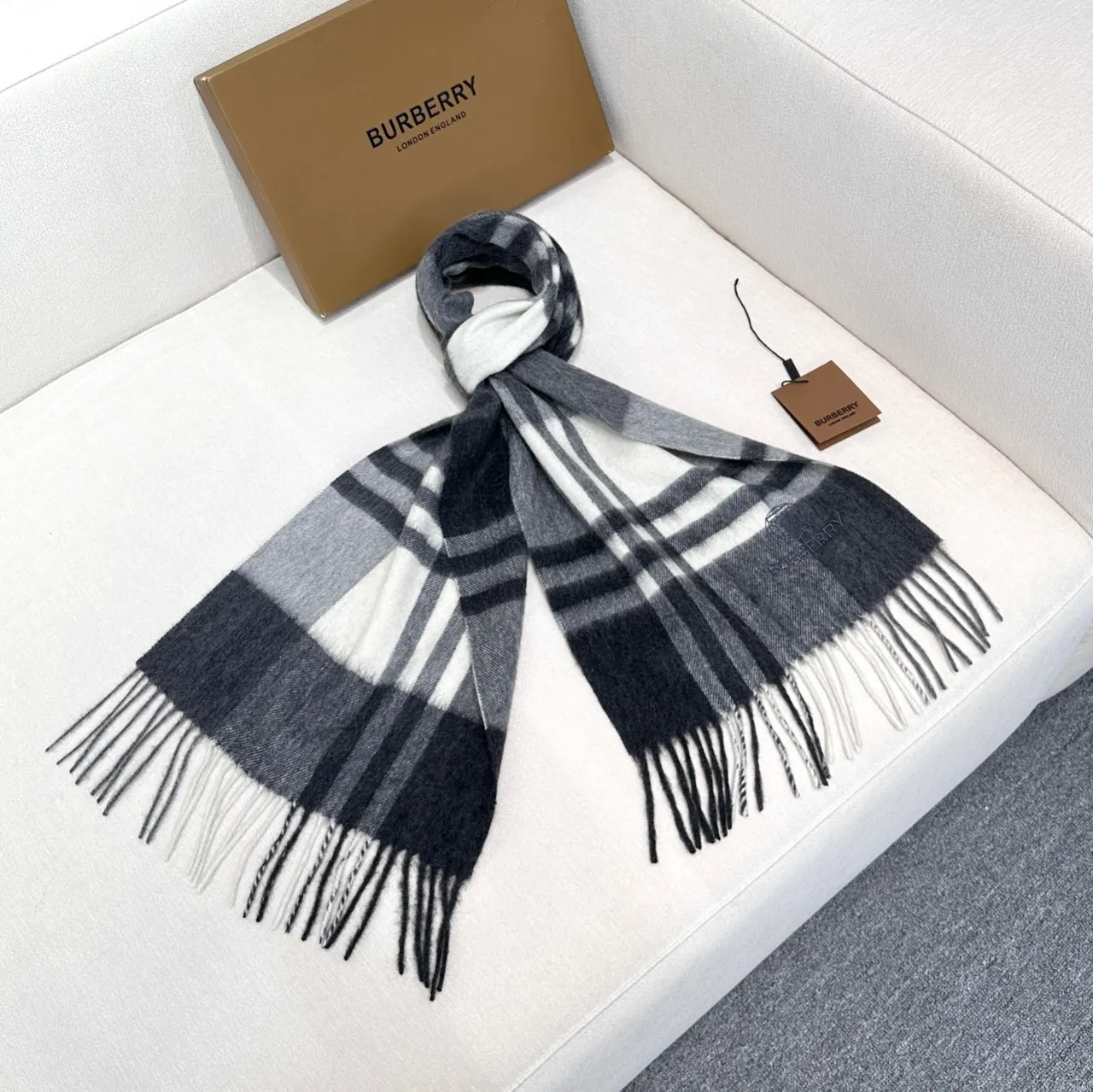 Burberry Nova Check Black White Gray Cashmere 围巾 6