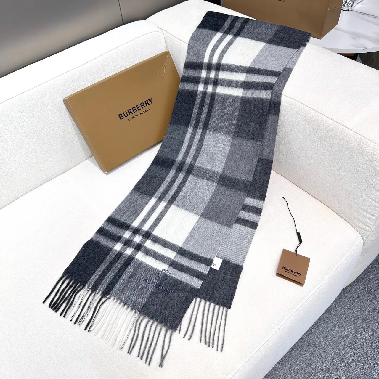 Burberry Nova Check Black White Gray Cashmere 围巾 7