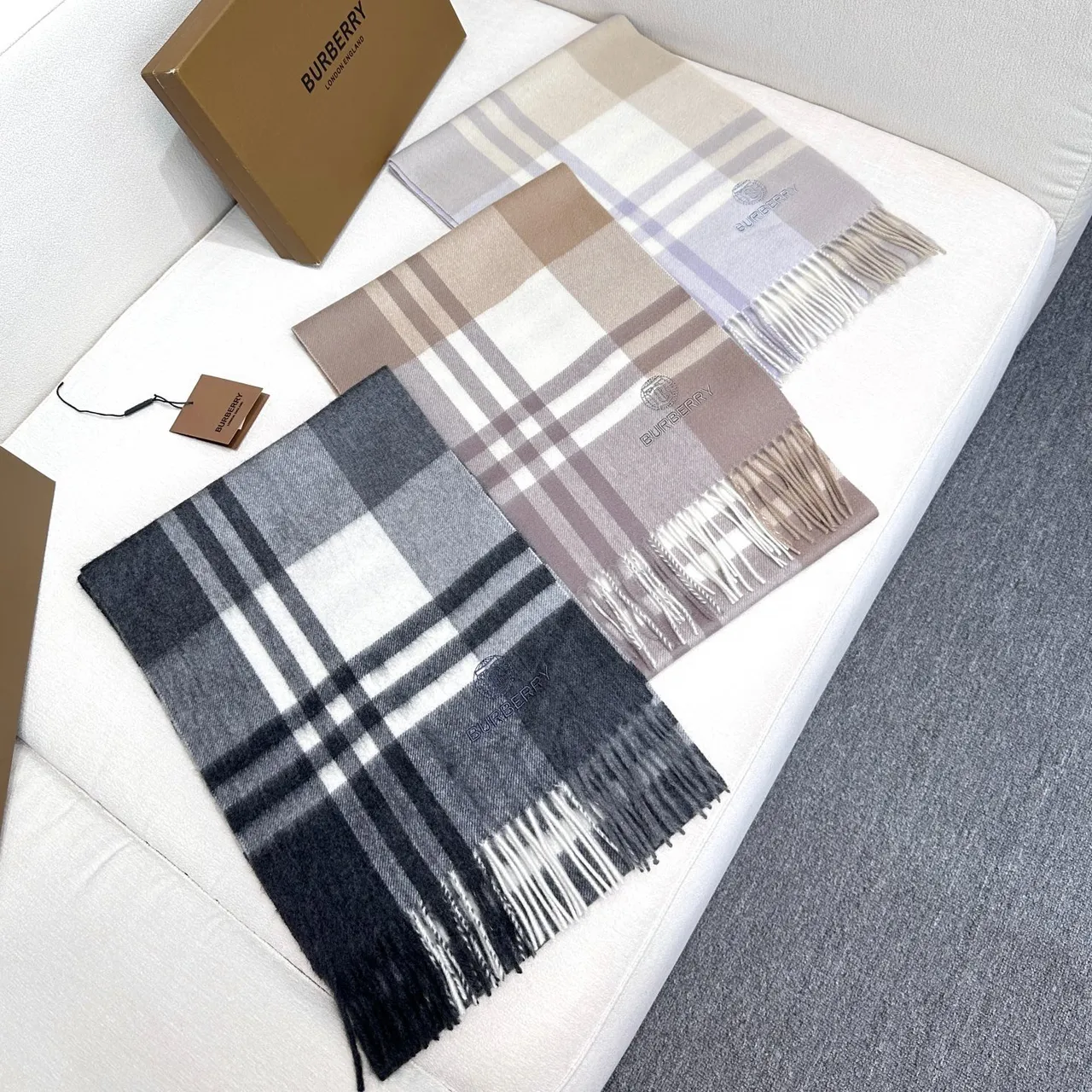 Burberry Nova Check Black White Gray Cashmere 围巾 8