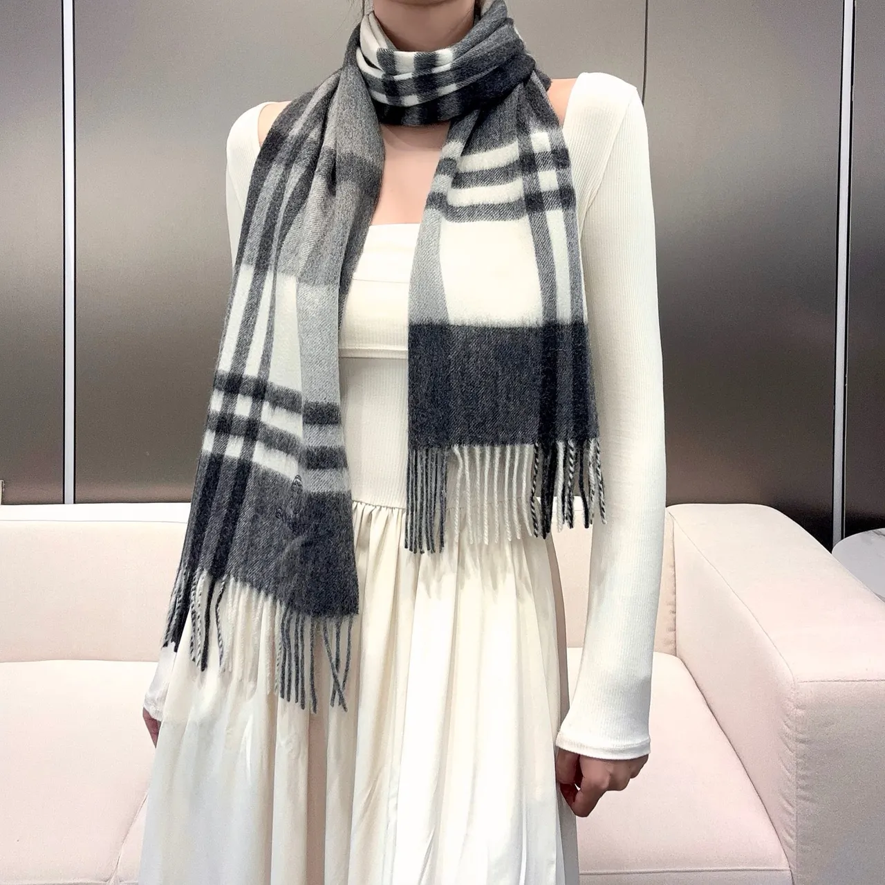 Burberry Nova Check Black White Gray Cashmere 围巾 9