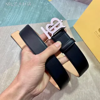 Burberry TB Belt أسود بيج مونوغرام بكل حزام جلد ناعم