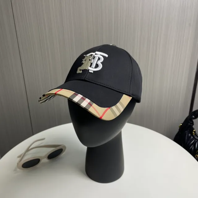 Burberry TB Monogram 骑士棒球帽 2