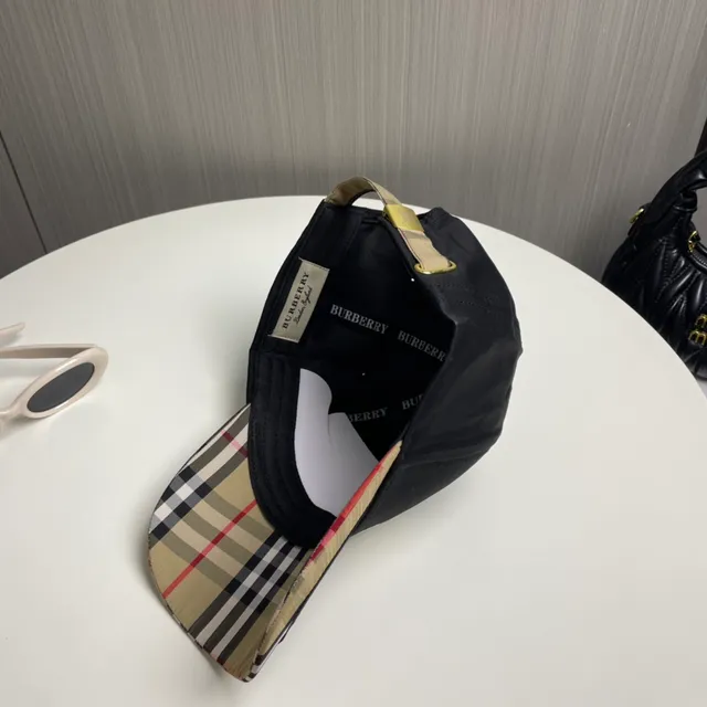 Burberry TB Monogram 骑士棒球帽 5