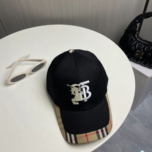 Burberry TB Monogram 骑士棒球帽 6