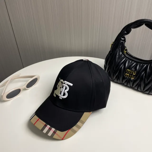 Burberry TB Monogram 骑士棒球帽 7