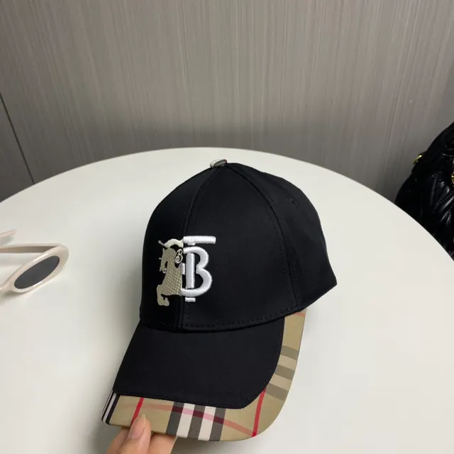 Burberry TB Monogram 骑士棒球帽 9