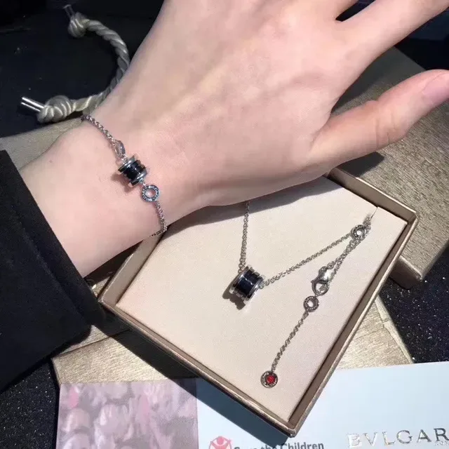 Bvlgari B.zero1 黑色陶瓷银色吊坠项链 3