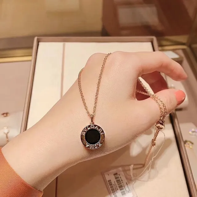 Bvlgari B.zero1 圆形黑色珐琅金色调项链 2