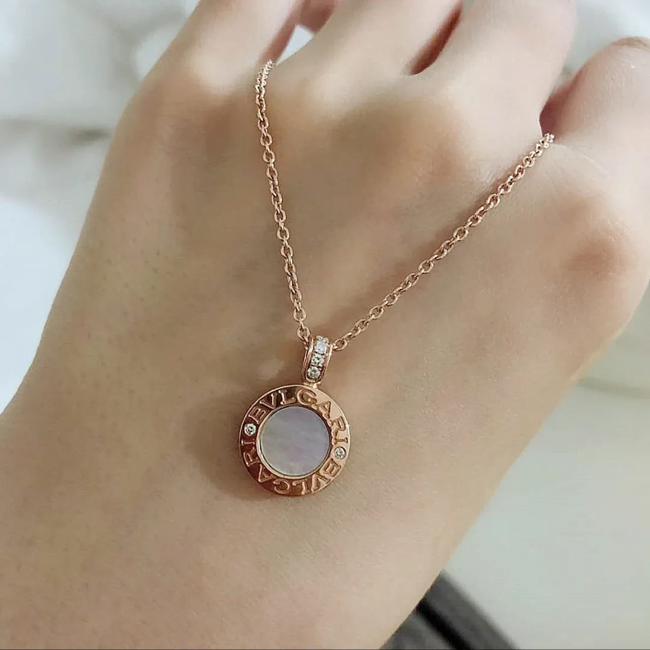 Bvlgari B.zero1 圆形黑色珐琅金色调项链 3
