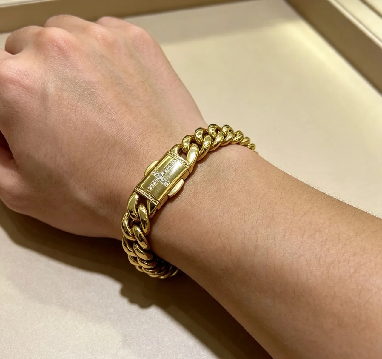 Bvlgari سوارة كيرب لينك ذهبية ثقيلة مصقولة أصفرة 3