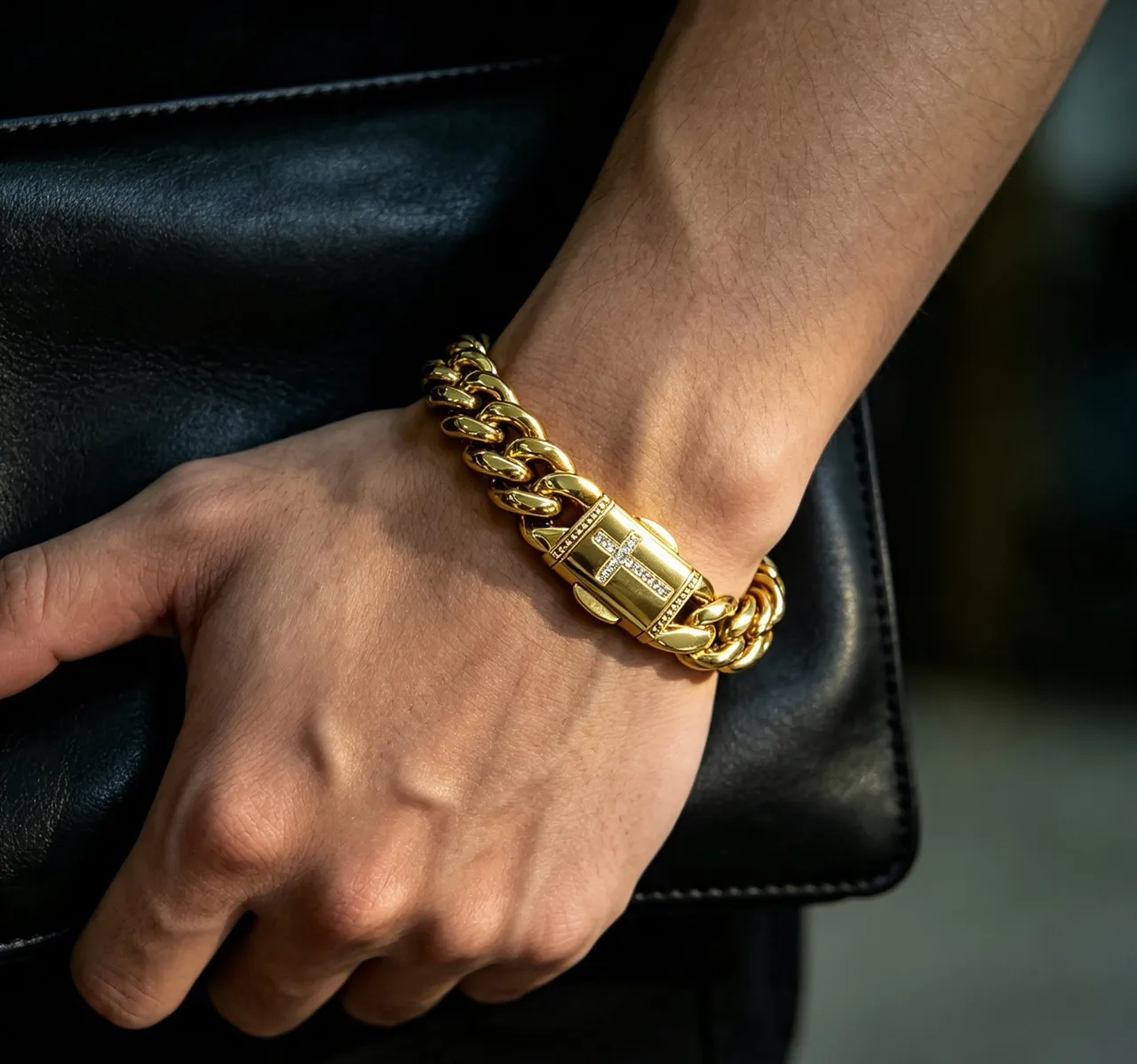 Bvlgari سوارة كيرب لينك ذهبية ثقيلة مصقولة أصفرة 8