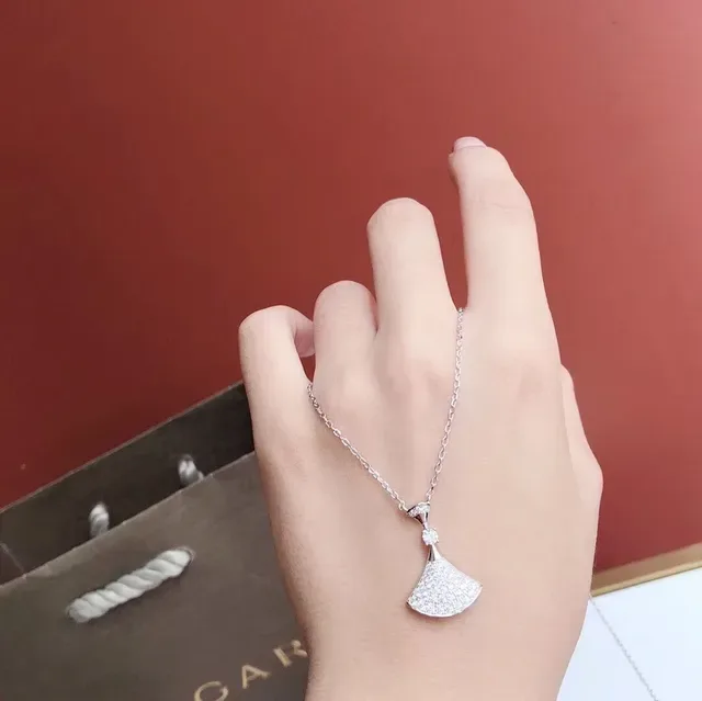 Bvlgari Divas’ Dream Fan-Shaped Pavé Diamond Necklace 5
