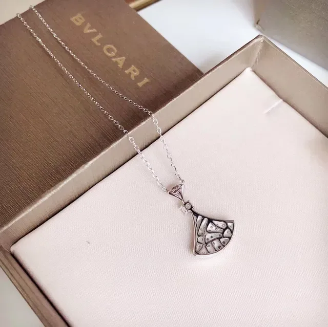 Bvlgari Divas’ Dream Fan-Shaped Pavé Diamond Necklace 7