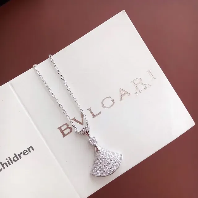 Bvlgari Divas’ Dream Fan-Shaped Pavé Diamond Necklace 8