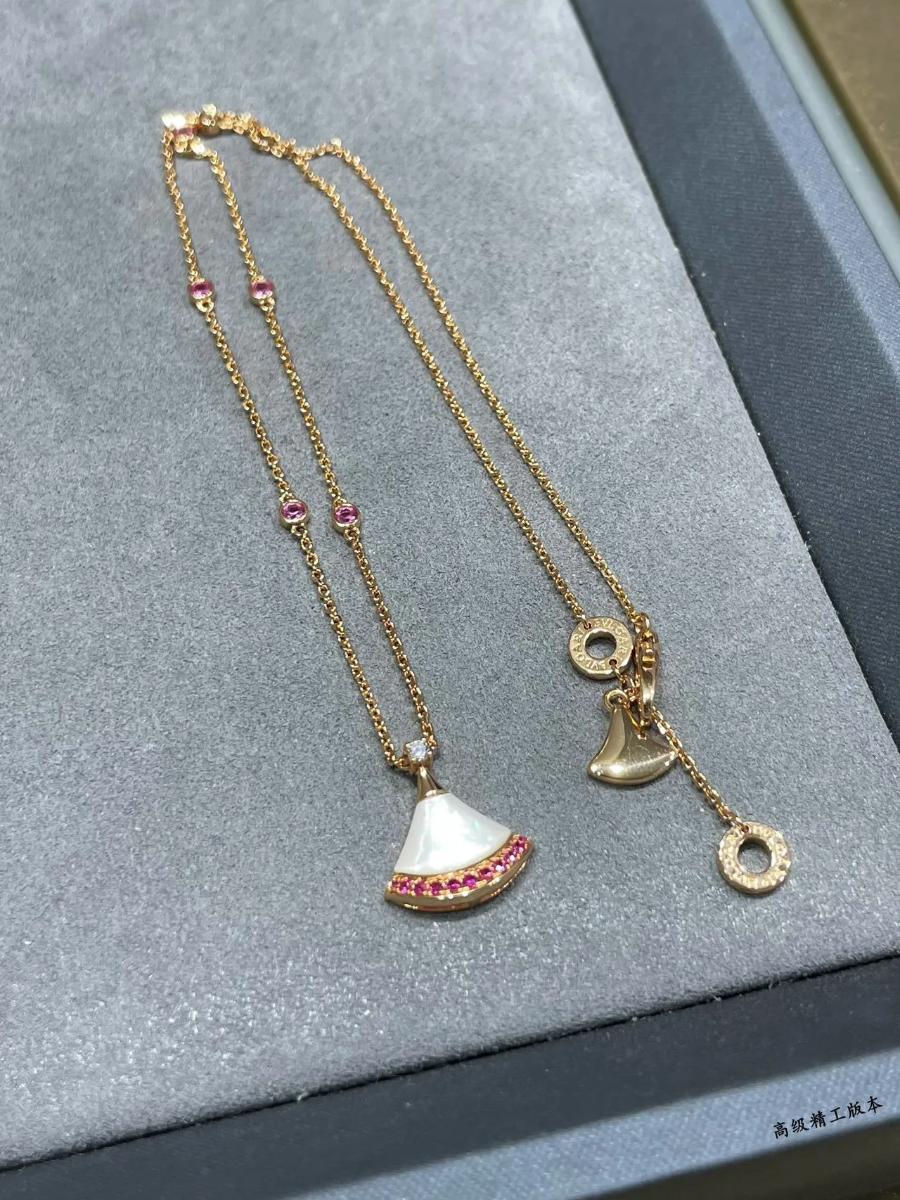 Bvlgari Divas’ Dream সোনা গোলাপি পাখা আকৃতির পেন্ডেন্ট মাদার-অফ-পার্ল সেন্টার মালা 5
