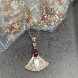 Bvlgari Divas' Dream Gold Red Fan-Shaped Pendant Pavé Diamond Setting Necklace