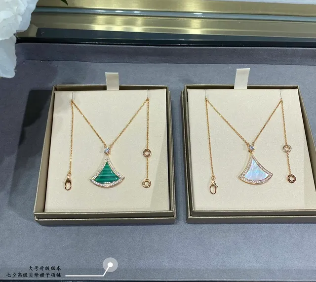 Bvlgari Fan मालाकाइट और डायमंड पेंडेंट नेकलेस 2