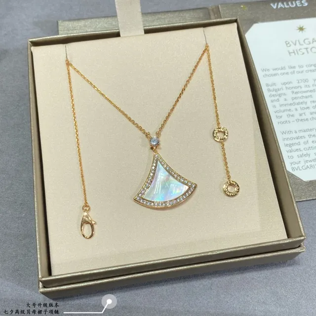 Bvlgari Fan मालाकाइट और डायमंड पेंडेंट नेकलेस 3